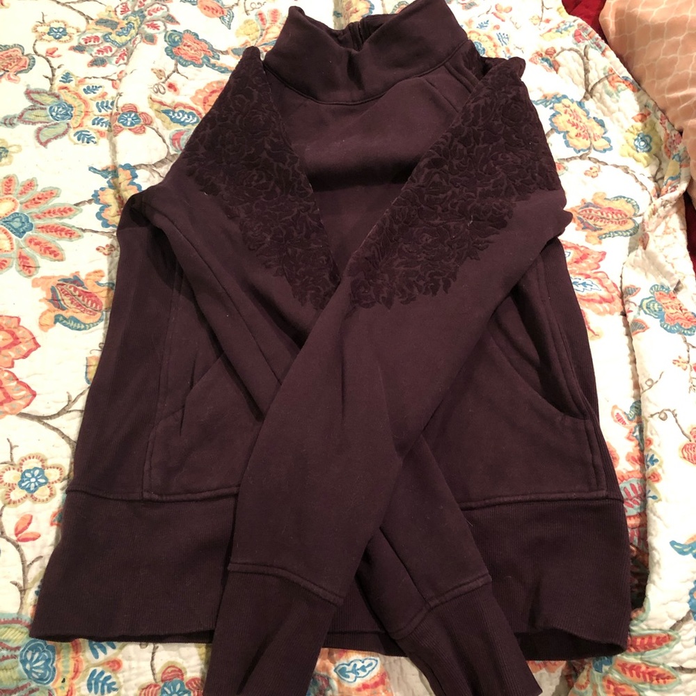 Lululemon pullover size 8 maroon